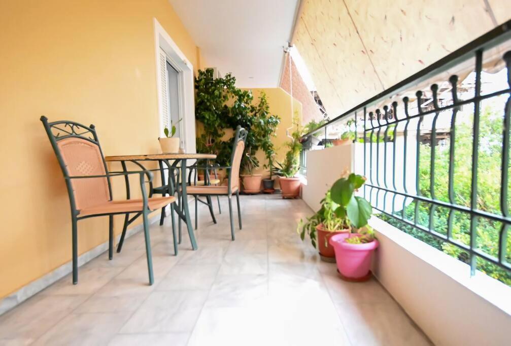 Lili'S Apartment Eleusis Exterior photo